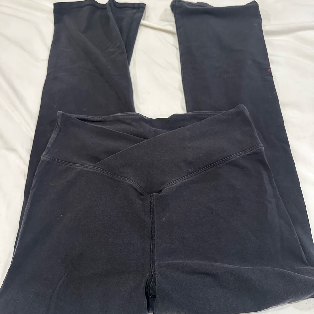 Victoria’s Secret PINK Criss cross High-Waisted Flar Leggings